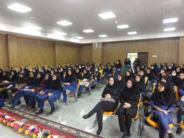 اجرای نمایش تئاتر دختران کار اعضا مرکز در یکی از مدارس در روز 20 بهمن 98