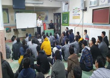 برگزاری دوره آموزشی مبانی اولیه اطفاء حریق به دانش آموزان دبیرستان نمونه دولتی پسرانه حکیم ابولقاسم فردوسی