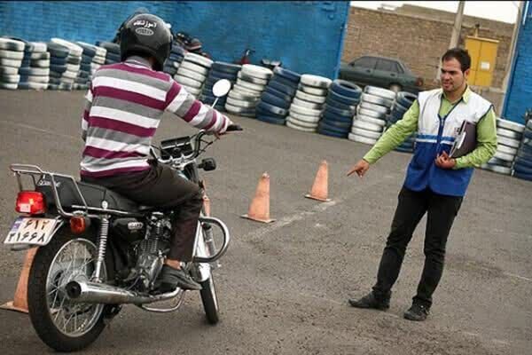 طرح دریافت گواهینامه یک روزه موتورسیکلت در شرق استان تهران آغاز شد